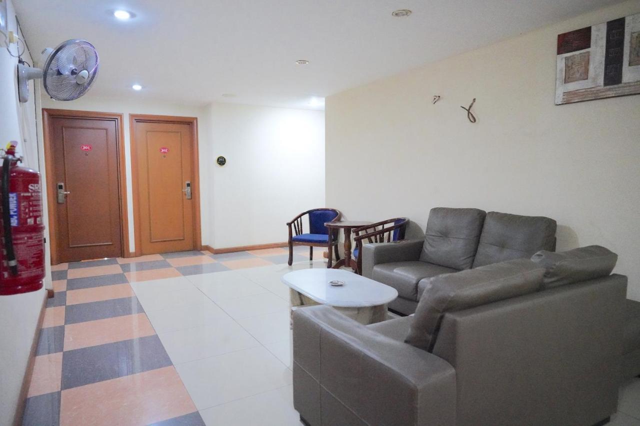Oyo 89866 Houz Inn Bintulu Extérieur photo